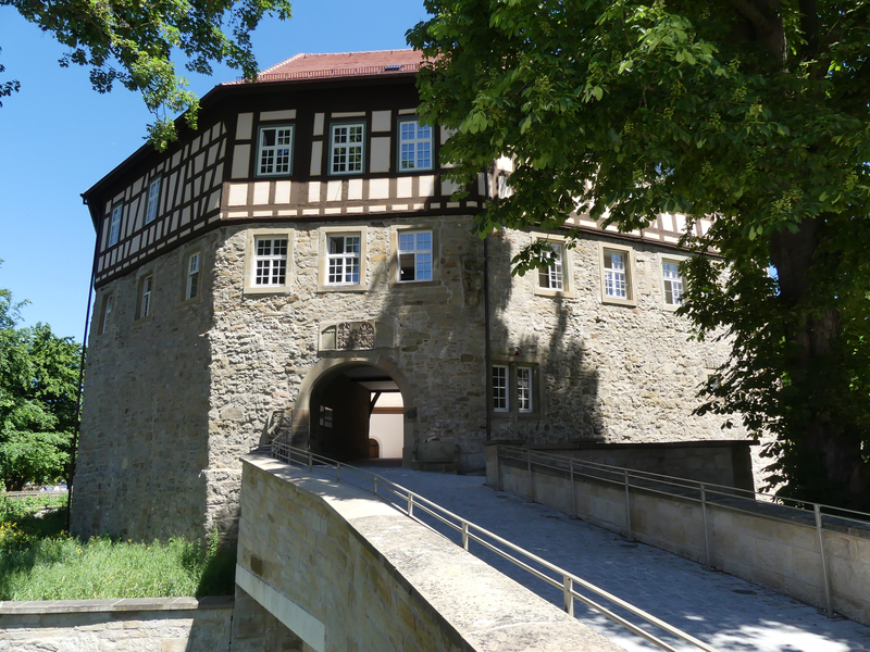 Wasserschloss von Vorne mit Blick auf den Eingang 